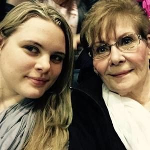 Meet your Posher, Elaine